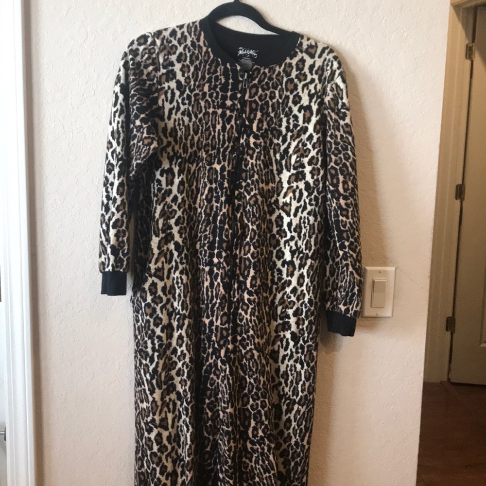 Long sleeved Pajamas Leopard print